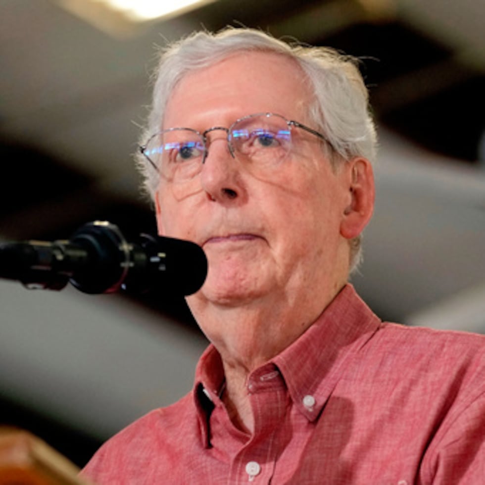 Mitch McConnell justificó el prolongado silencio sobre su estado de salud diciendo que “las personas de mi generación suelen mostrarse reacias a compartir la vulnerabilidad".