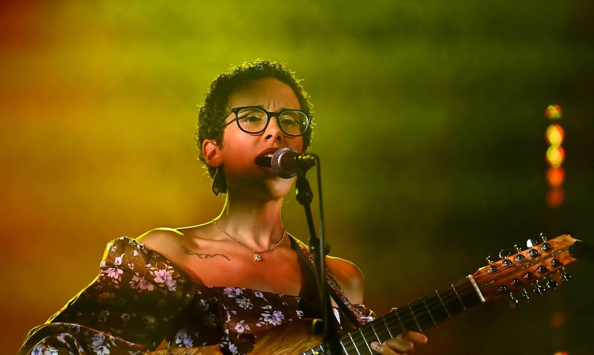 Cuatrista Fabiola Méndez combina maternidad, diáspora y música en nueva etapa de su carrera