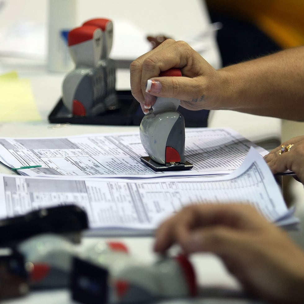 The Consulate General of the Dominican Republic in Puerto Rico opened its doors this Monday to offer service to taxpayers who need help with their tax returns.