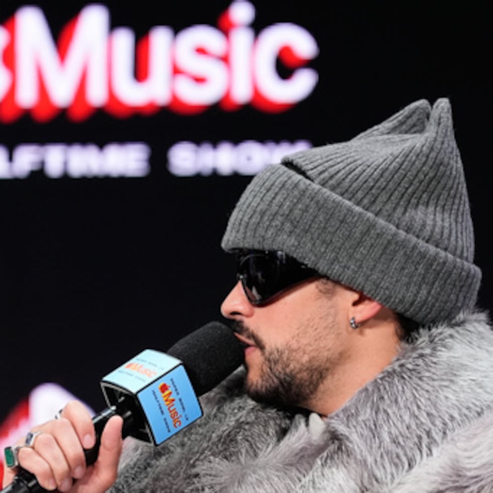 El intérprete de Apple Music Super Bowl LX Halftime Show Bad Bunny habla durante una conferencia de prensa, el jueves 5 de febrero de 2026, en San Francisco antes del partido de fútbol americano Super Bowl 60 de la NFL entre los Seattle Seahawks y los New England Patriots. (AP Photo/Godofredo A. Vásquez)