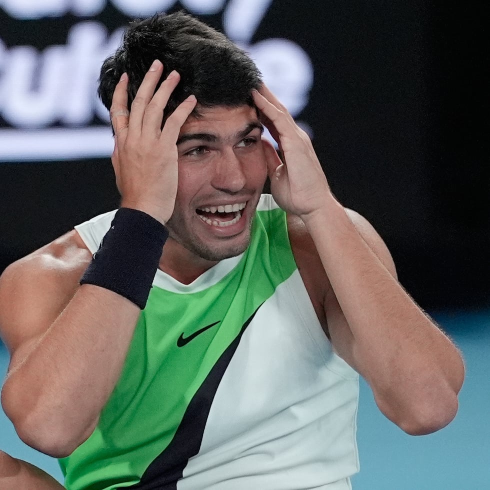 El español Carlos Alcaraz, de 22 años y cabeza de serie, logró convertirse en el hombre más joven en completar un Grand Slam en su carrera.