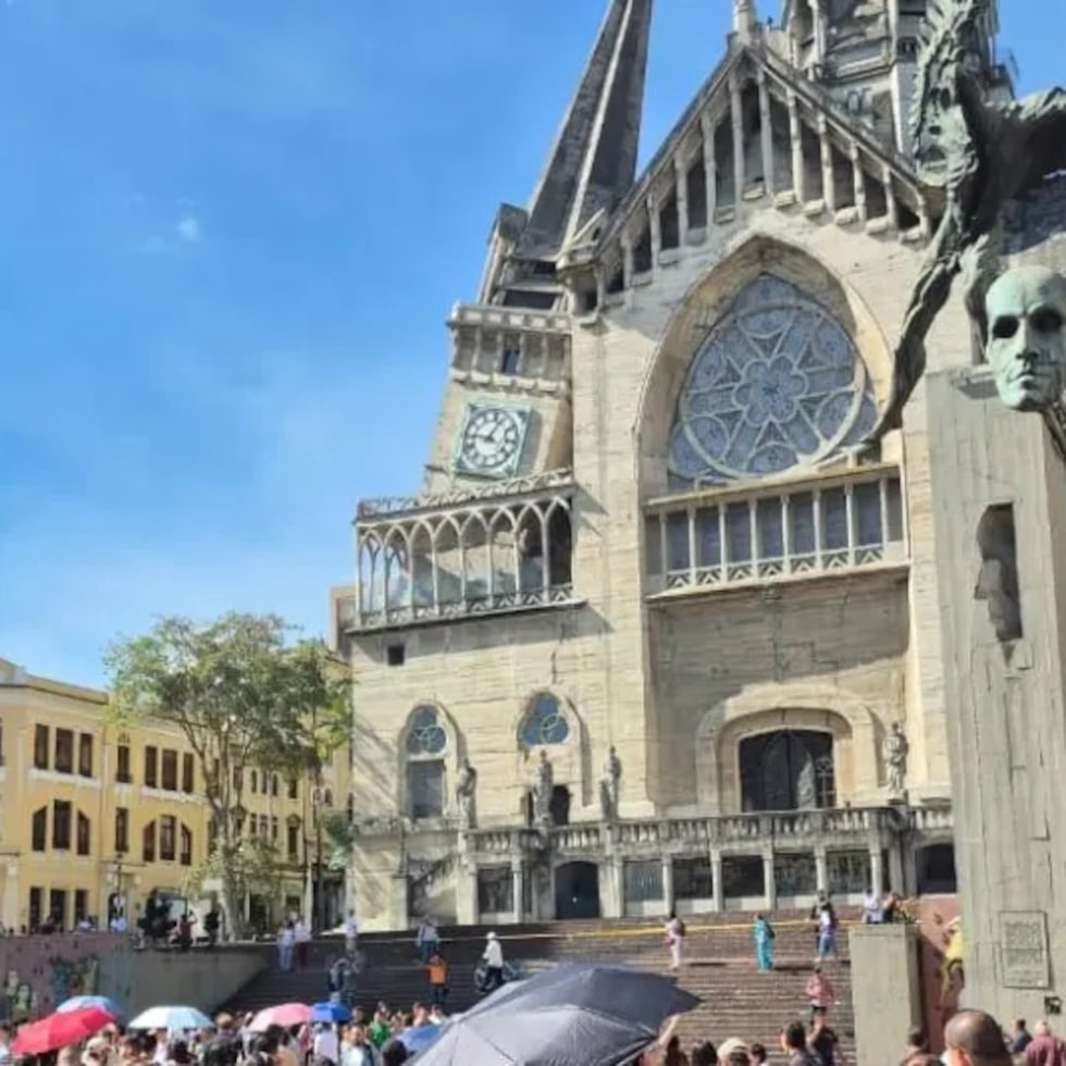 La estructura de la Catedral de Manizales sufrió daños.