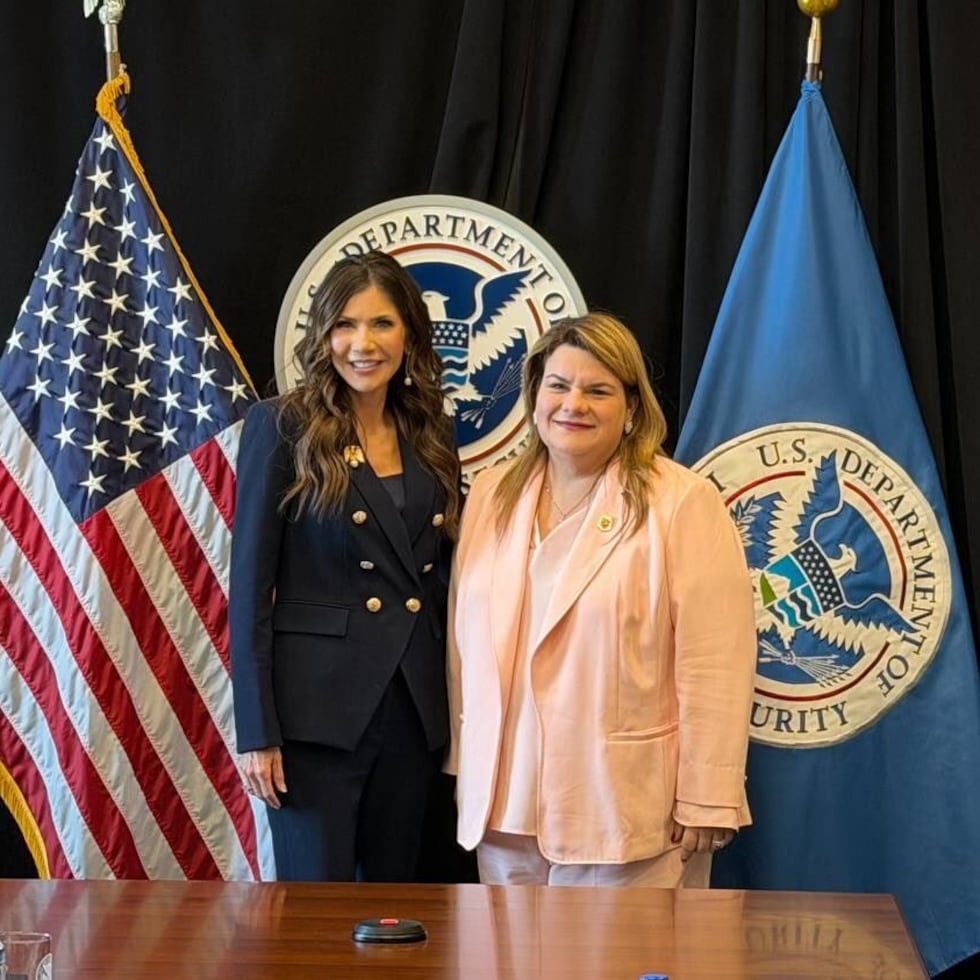 La gobernadora González se reunió el viernes 20 de febrero con la secretaria de Seguridad Nacional, Kristi Noem, horas antes de que despidieran al coordinador alterno de FEMA en Puerto Rico.