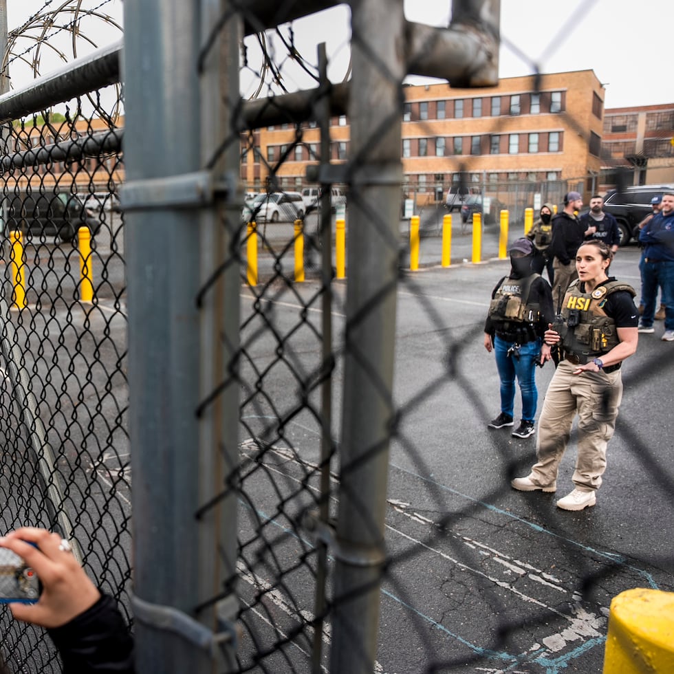 Activistas en favor de los inmigrantes denunciaron las condiciones de los centros de detención de inmigrantes, administrados por ICE, luego de la muerte de un inmigrante salvadoreño.