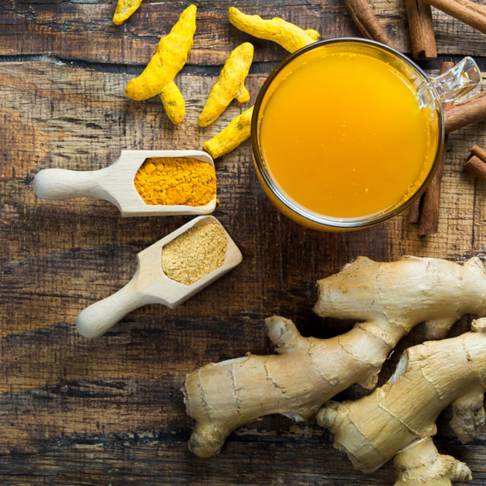 Tanto la cúrcuma como el jengibre son raíces tradicionales de Asia con muchas propiedades nutricionales, y que han ganado popularidad en Occidente.