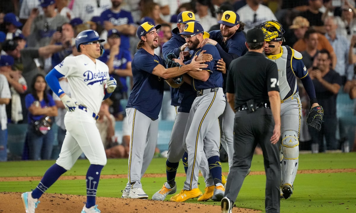 Kike Hernández fue el último out en eliminación de los Dodgers ante los Brewers en la NLCS