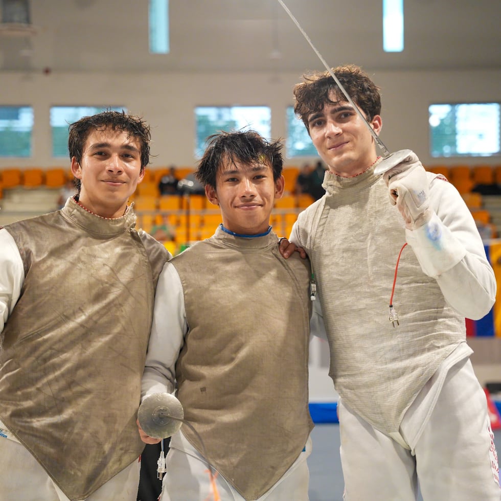 El equipo masculino ganador del bronce en la modalidad de sable.