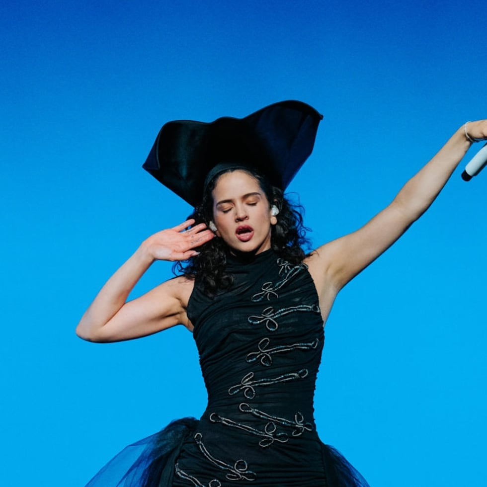 Durante su LUX Tour, Rosalía ha llevado un estilo etéreo en sus vestuarios, inspirado en las imágenes de los ángeles y en la estética del ballet