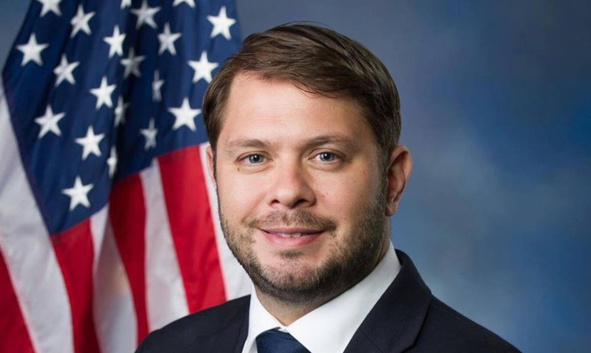 DOJ federal investiga al senador Rubén Gallego por financiamiento de campaña