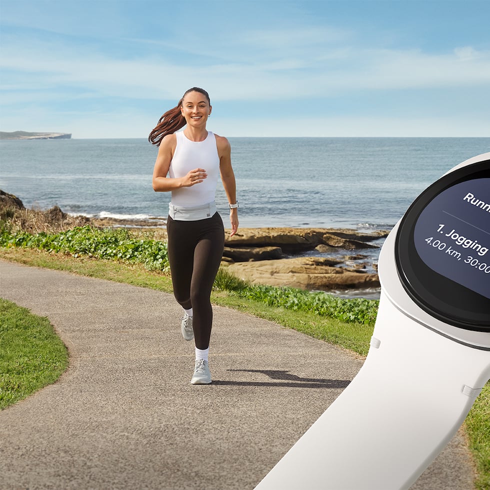 Galaxy Watch8 tiene una función de entrenamiento para corredores (Running Coach), que elabora un plan personalizado con indicaciones en tiempo real. La función Together permite hacer carreras y retos con amigos y familiares.