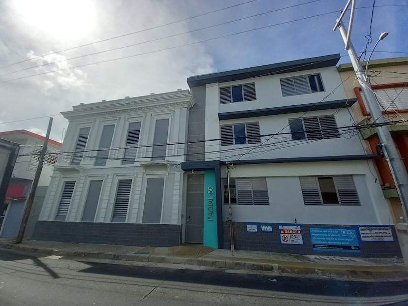 Vista exterior del edificio Padial 50, en Caguas, luego de que Habitat for Humanity lo remodeló y puso a la venta.
