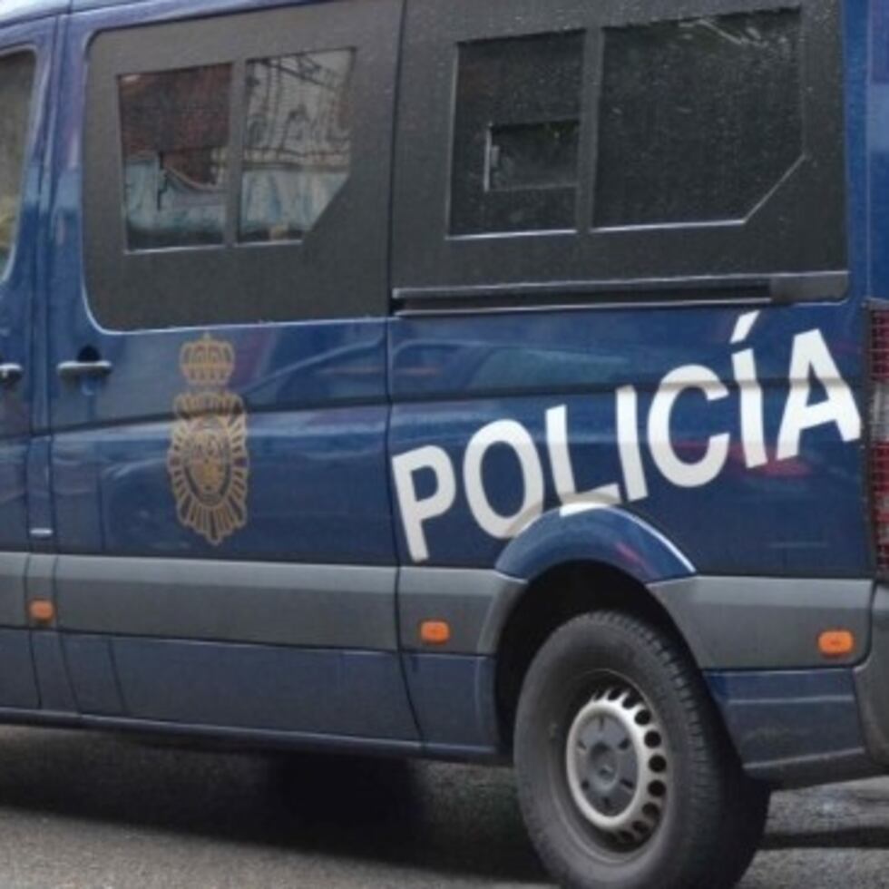 Numerosas unidades de bomberos, ambulancias y de policía se han desplazado al lugar del accidente, añadió el servicio andaluz de Emergencias.