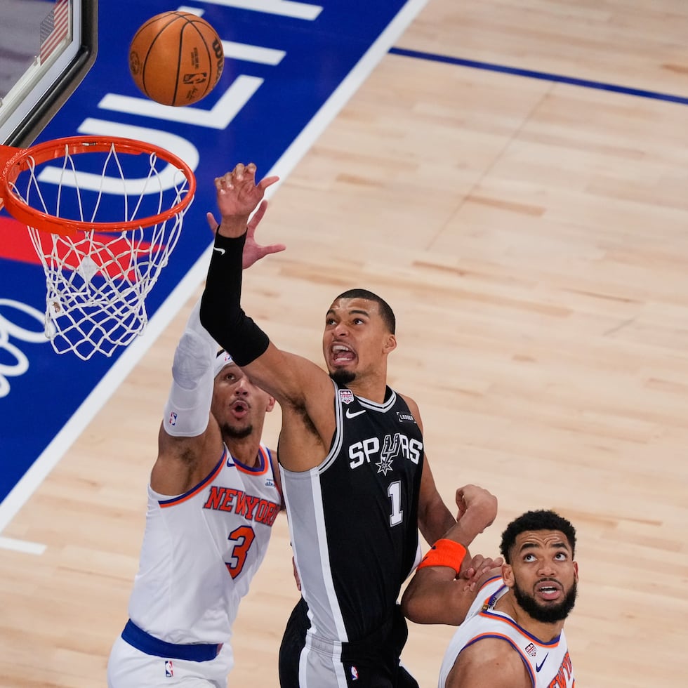 Los Knicks de Nueva York buscarán dar por terminada las Finales contra Victor Wembanyama (1) y los Spurs en San Antonio.
