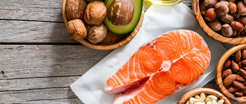 Si reduces carbohidratos como pan, pasta, arroz o dulces, e incrementas las grasas saturadas, te vuelves más sano. (Shutterstock)