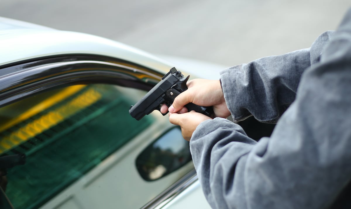 Salió a recoger a un amigo: hombre sufre “carjacking” en Arecibo