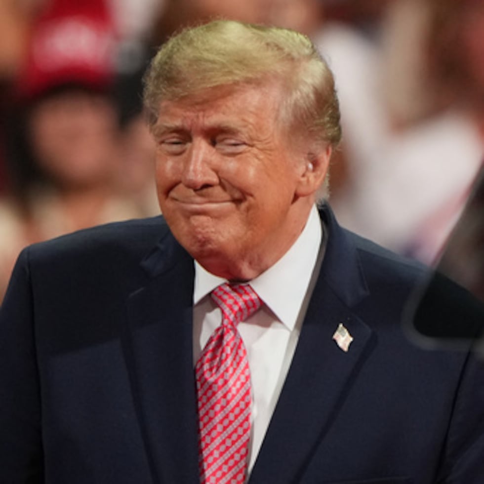 El presidente Donald Trump participó este lunes de un mitin de campaña en el Heartland Credit Union Arena, en Park City, Kansas.