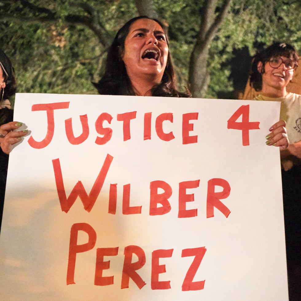 Manifestantes se reúnen el lunes 21 de septiembre de 2026 en Austin, Texas, para protestar luego de que Wilber Rafael Garcés Pérez, un ciudadano venezolano, fue baleado en su vehículo por un agente de ICE.
