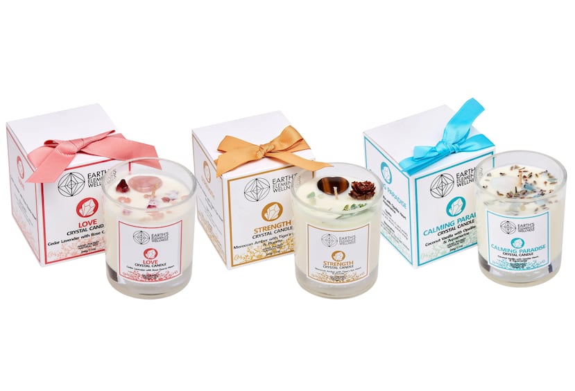 Entre los aromas más destacados de las velas con cristales de Constellations Quartz Bar están la vela rosa, la vela amarilla de Marruecos y la vela agua de coco y vainilla.