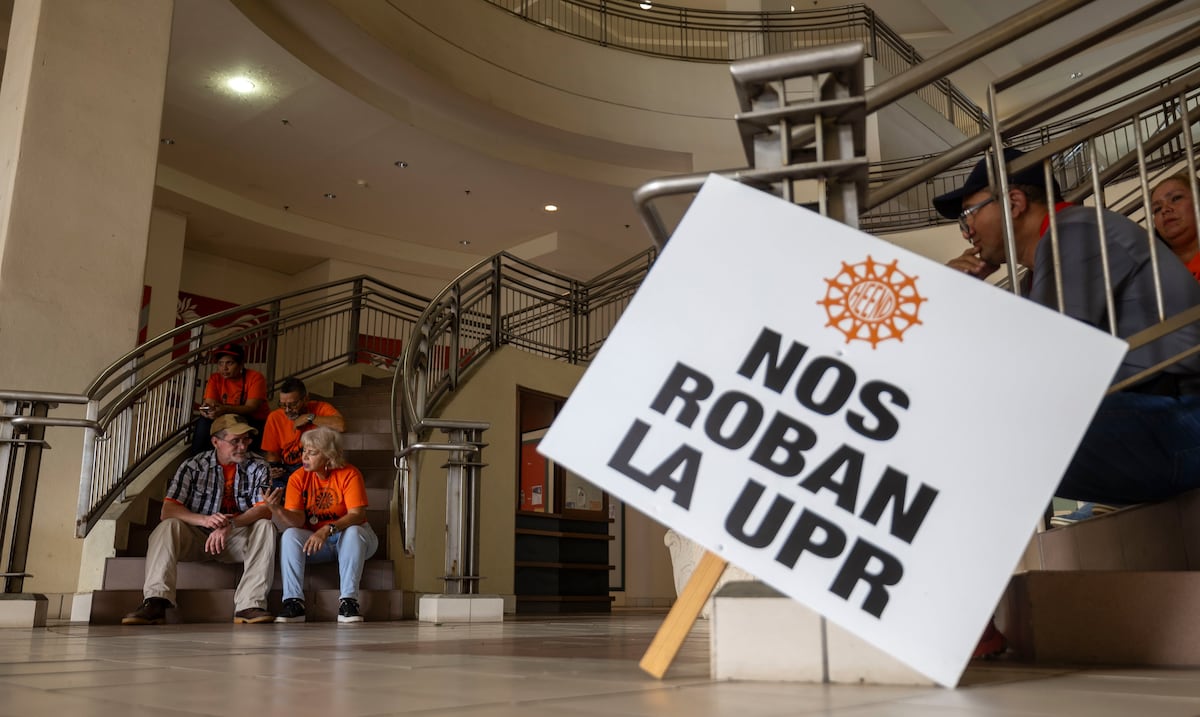 Empleados no docentes de la UPR protestan en los 11 recintos exigiendo convenio colectivo