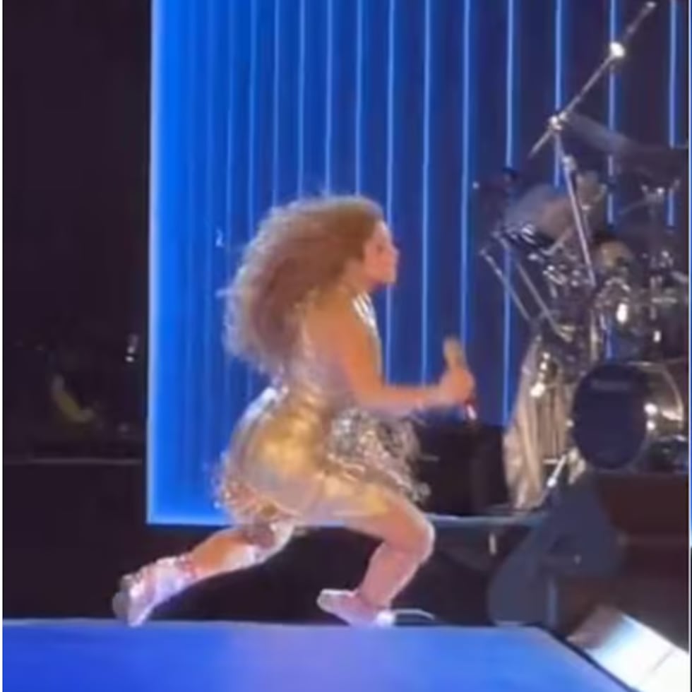 Caída de Shakira en El Salvador.