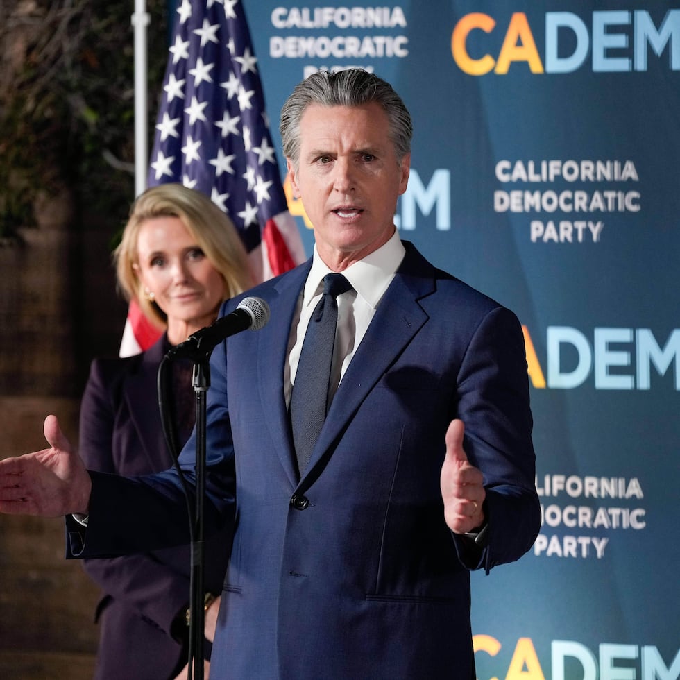 El gobernador celebró también la respuesta de los demócratas texanos para boicotear la manipulación de Texas.