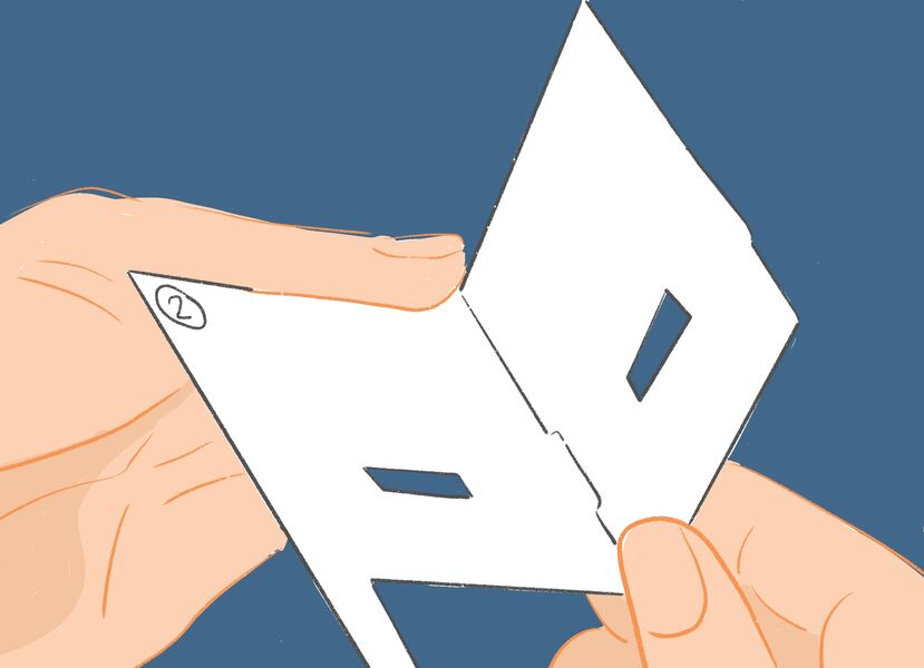 Paso 4: Ahora, dobla con mucho cuidado en donde indican las líneas.