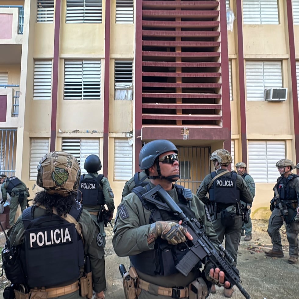Fontánez detalló que personal de la Administración de Vivienda Pública acompaña a la Policía en el operativo.