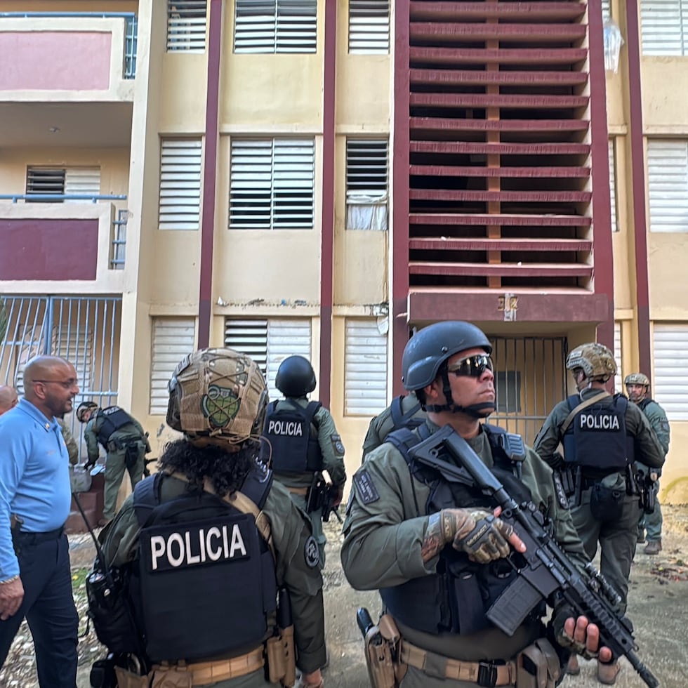 Fontánez detalló que personal de la Administración de Vivienda Pública acompaña a la Policía en el operativo.