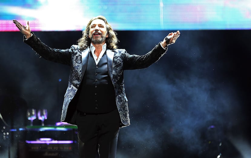 El espectáculo se destacó por un sonido impecable, luces multicolor en el escenario, y un montaje moderno.