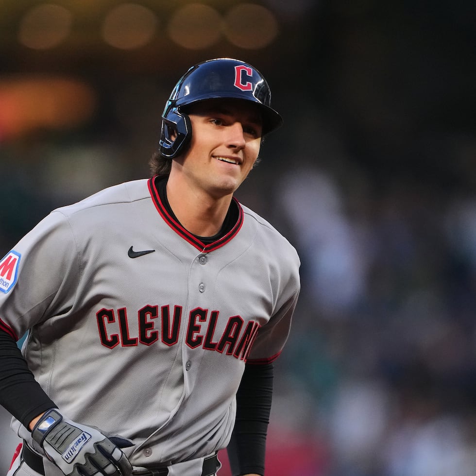 El novato Chase DeLauter registra cuatro cuadrangulares.