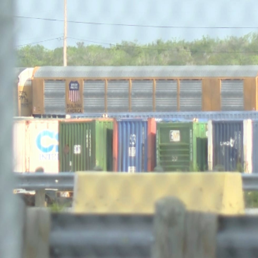El tráfico de personas en trenes que cruzan la frontera ha sido una preocupación desde hace tiempo, en parte porque los trenes con destino a Estados Unidos suelen reducir la velocidad o detenerse por completo en México antes de cruzar la frontera.