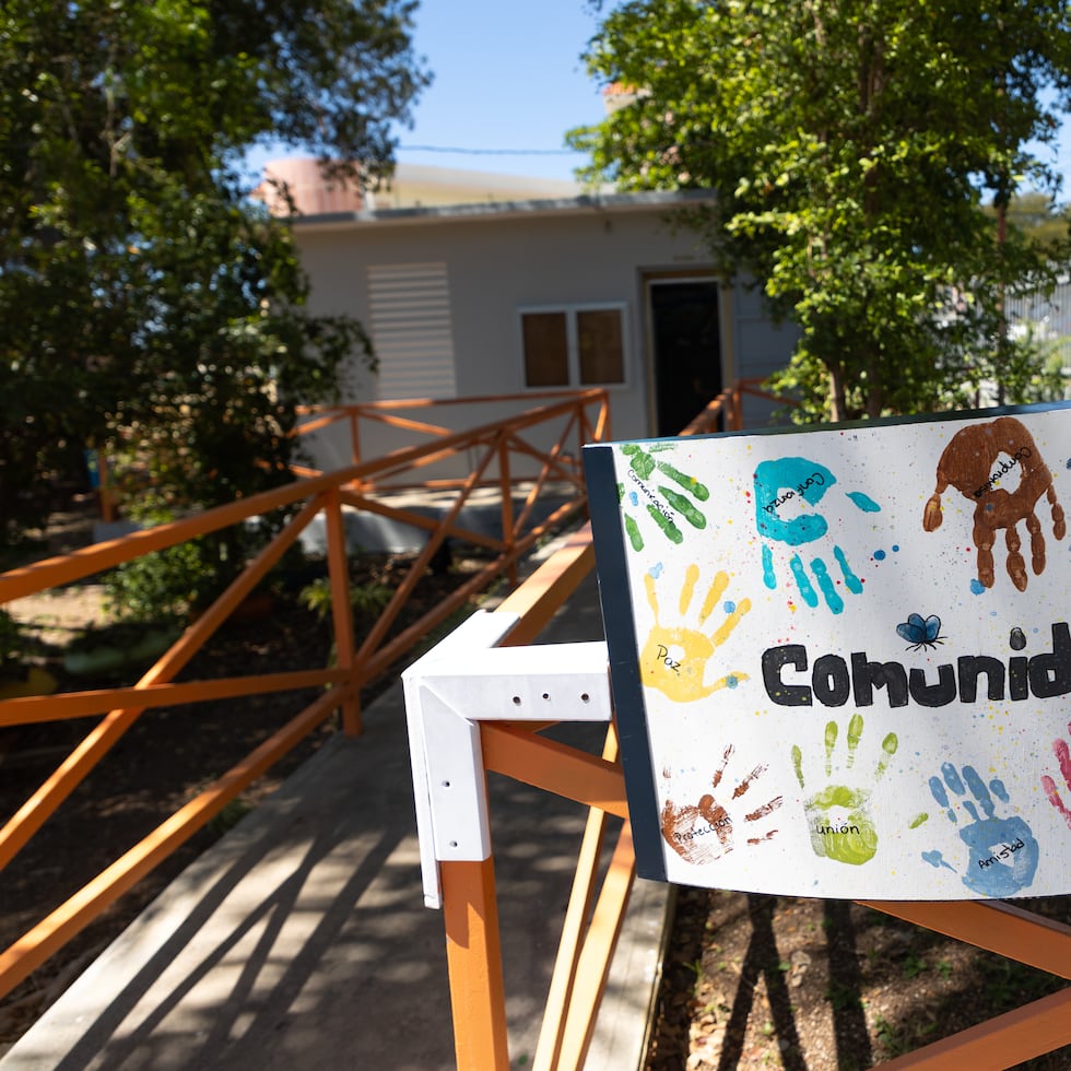 Ramos Parés señaló que funcionarios de Educación han participado en varias reuniones con la comunidad escolar y visitado el plantel para “identificar soluciones y garantizar la continuidad de los servicios educativos”.