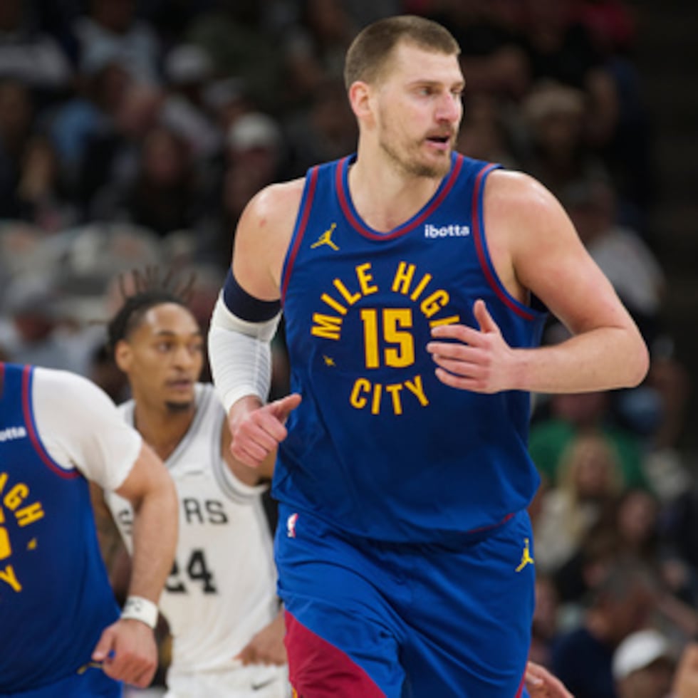 La estrella serbia Nikola Jokic encabeza el grupo de 14 jugadores que entrenará en la isla.
