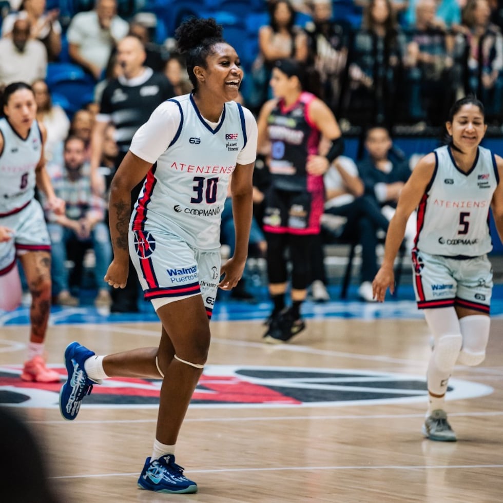 Kiki Jefferson lideró la ofensiva de las Atenienses de Manatí con 19 unidades.