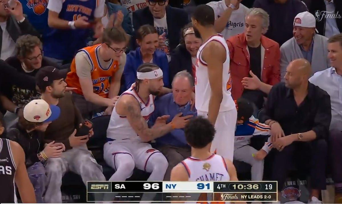 José Alvarado impacta accidentalmente a Michael Bloomberg en las Finales de la NBA