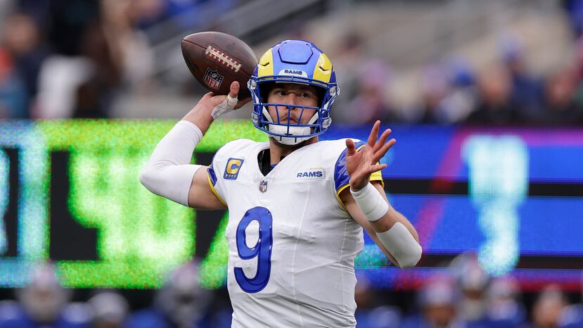 Matthew Stafford (9) figura estelar de los Rams.