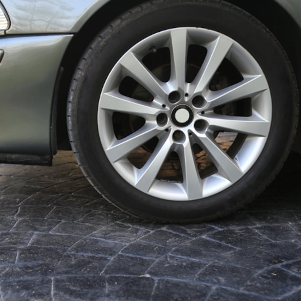 Una goma de un auto.