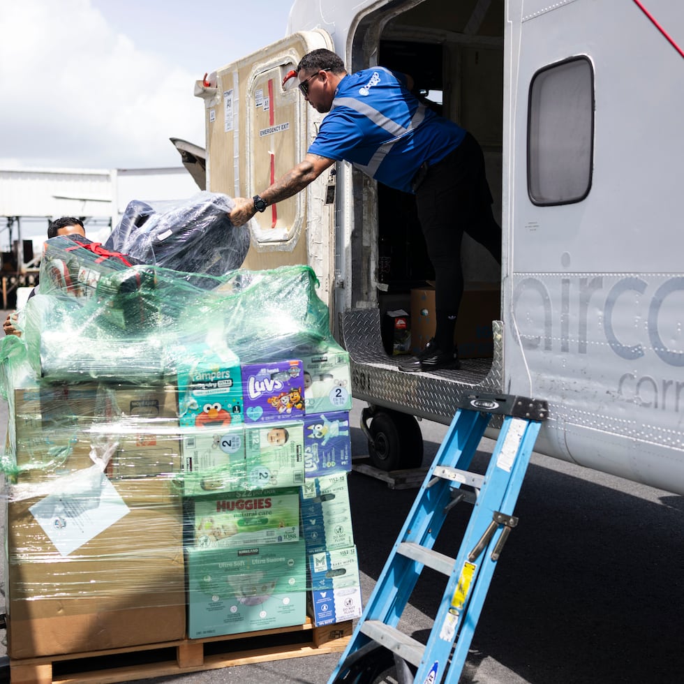 Sobre 10,000 libras de ayuda humanitaria fueron enviadas en los primeros vuelos enviados desde Puerto Rico para los sobrevivientes de los terremotos en Venezuela.