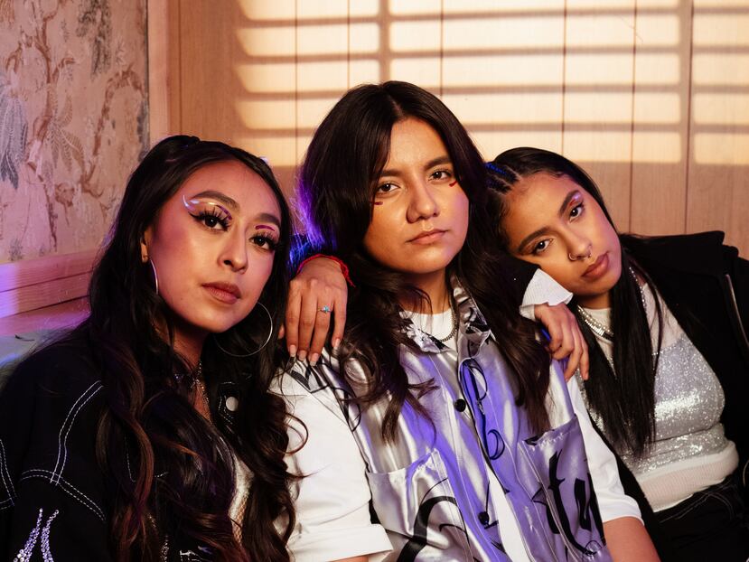 Conexión Divina está compuesto por, de izquierda a derecha, Ashlee Valenzuela, Liz Trujillo y Sandra Calixto.