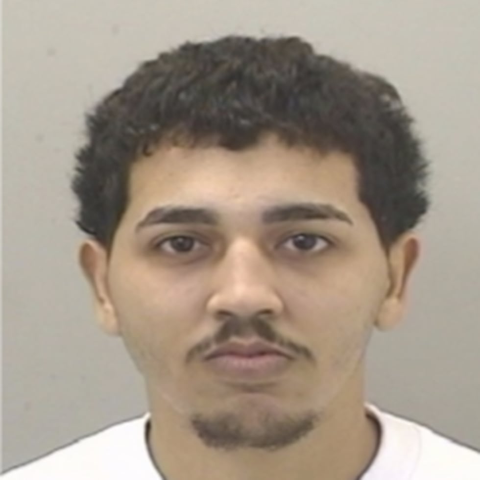 Ficha policiaca de Yadniell Hernández Rodríguez, de 19 años.