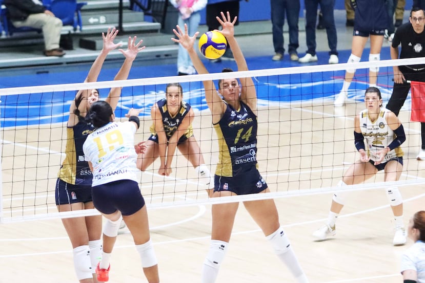 Neira Ortiz (14), de las Cangrejeras de Santurce, es la líder en bloqueos del torneo.