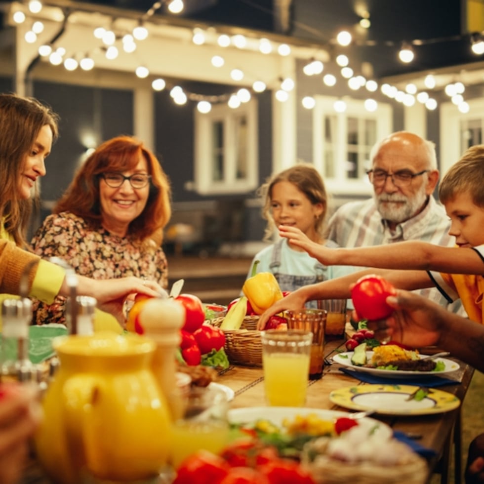 Una encuesta realizada en 2022 por la Asociación Americana del Corazón reveló que el 91% de los padres afirmaron que sus familias sufrían mucho menos estrés cuando comían juntas con regularidad.