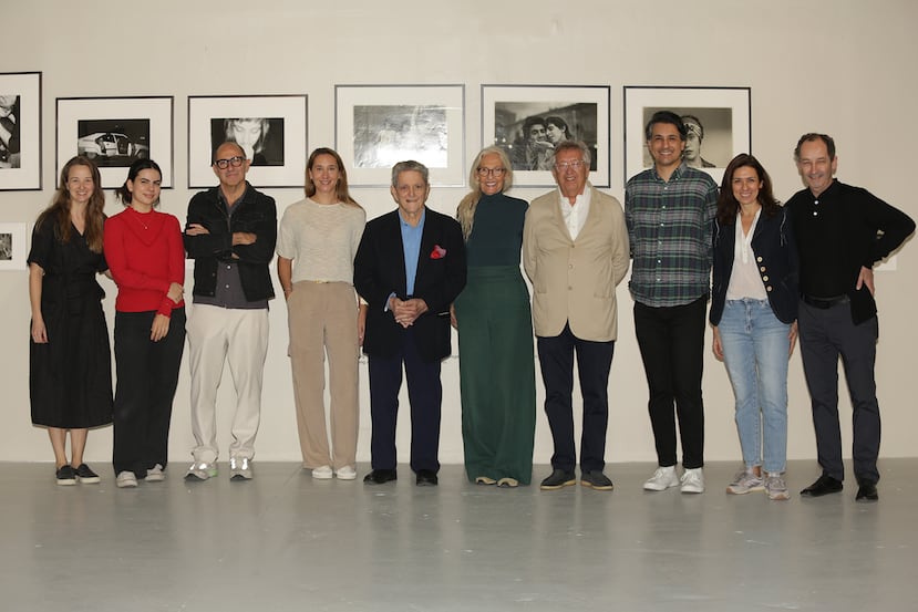La Fundación Foto Colectania de Barcelona presentó hoy en la feria Art Basel Miami Beach una exposición fotográfica con 150 obras de 36 fotógrafos, que sirve como testigo excepcional de la evolución y el desarrollo de las sociedades del sur de Europa.