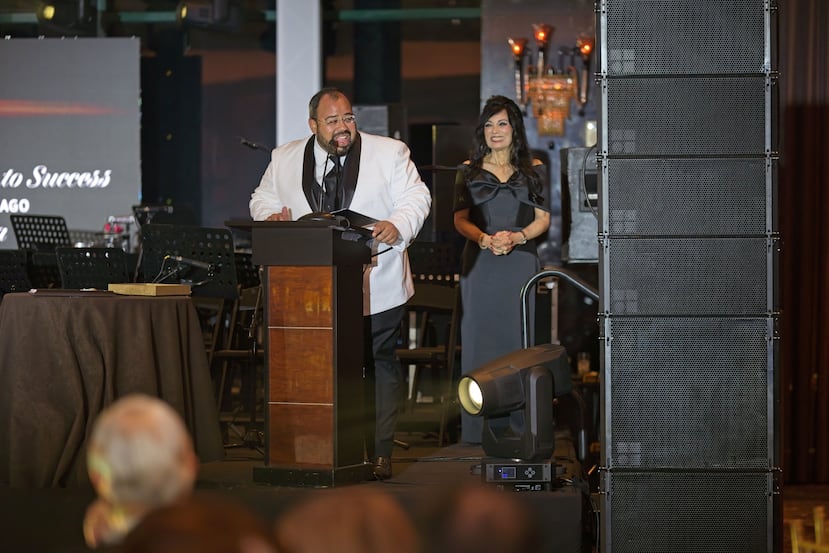 El secretario de Educación, Eliezer Ramos Parés, y la presidenta de LEAP Social Enterprise, Gloria Bonilla Santiago, durante una gala de recaudación de fondos a beneficio del sistema escolar.