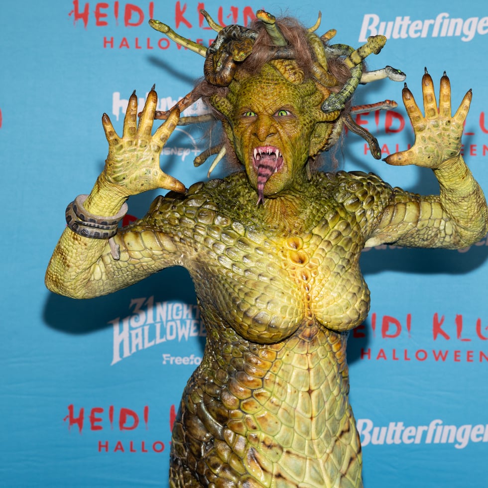 Heidi Klum en su disfraz de Medusa. (Photo by CJ Rivera/Invision/AP)