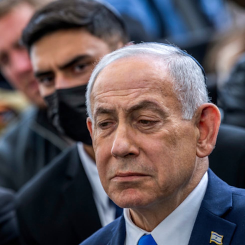 El primer ministro israelí Benjamin Netanyahu reacciona durante el funeral del rehén israelí Ran Gvili, cuyos restos fueron traídos de vuelta a Israel, en la ciudad sureña de Meitar el miércoles 28 de enero.