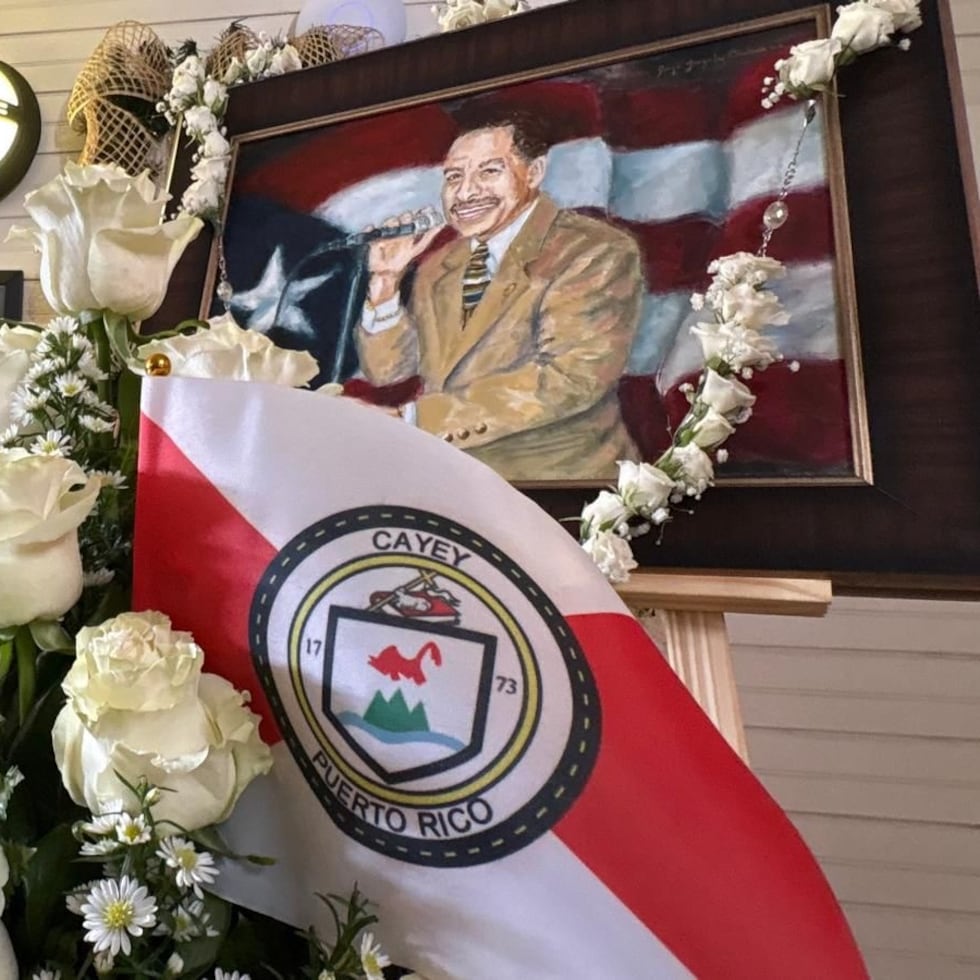 Desde antes del mediodía, familiares, colegas, amigos y fanáticos comenzaron a llegar este martes, 23 de diciembre, a la parroquia Nuestra Señora De La Asunción, en Cayey, para darle el último adiós al cantante Luis Antonio “Papo” Rosario, quien falleció el pasado 12 de diciembre a los 78 años.