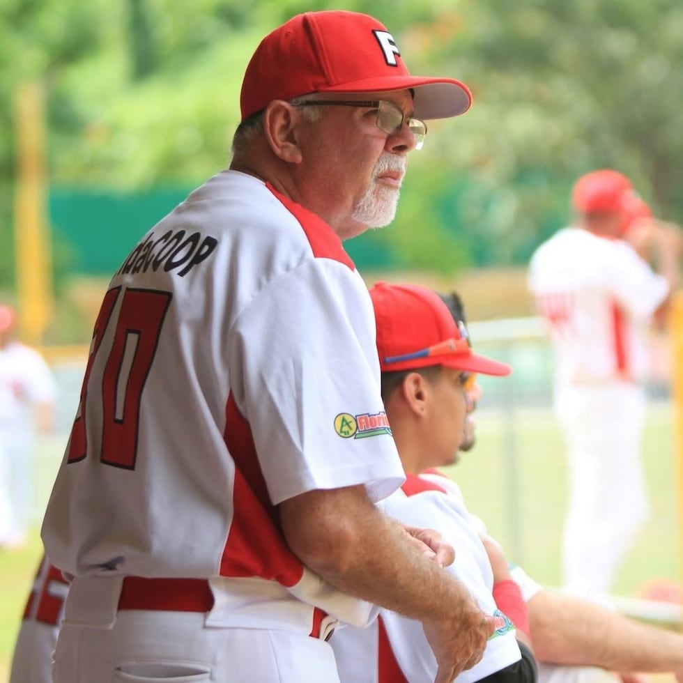 A sus 73 años, Tony Fontánez continúa activo como dirigente en el Béisbol Doble A y en la Liga Atlética Interuniversitaria.