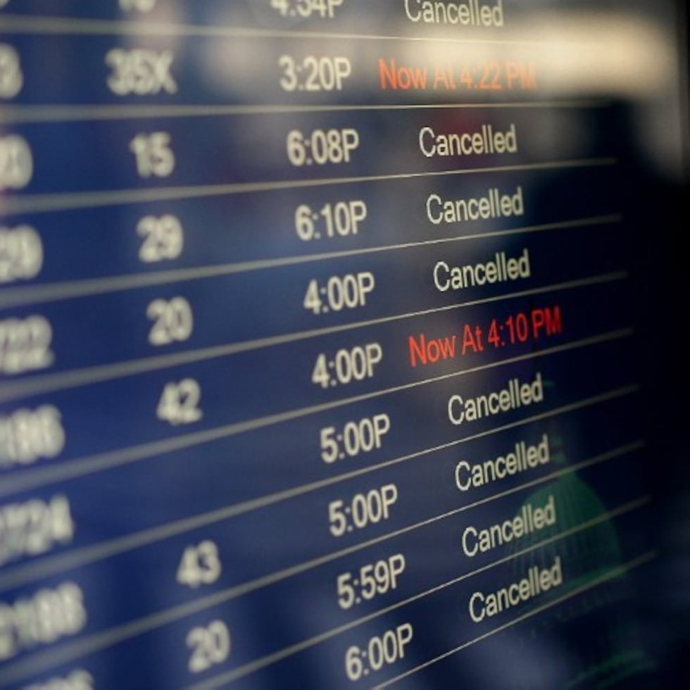 Cerca de 1,800 vuelos han sido cancelados en Estados Unidos este sábado, la mayoría debido al mal tiempo que afecta al medio oeste superior del país.