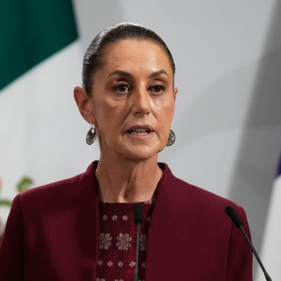 La presidenta mexicana Claudia Sheinbaum habla en el Palacio Nacional en la Ciudad de México, el 7 de noviembre de 2025. (AP Photo/Marco Ugarte, Archivo)